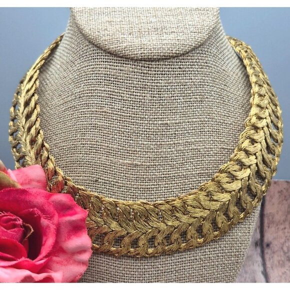 Vintage Rare Gold Tone Woven Wrap Jewelry Set Lay Flat Collar Necklace Bracelet - Picture 4 of 11